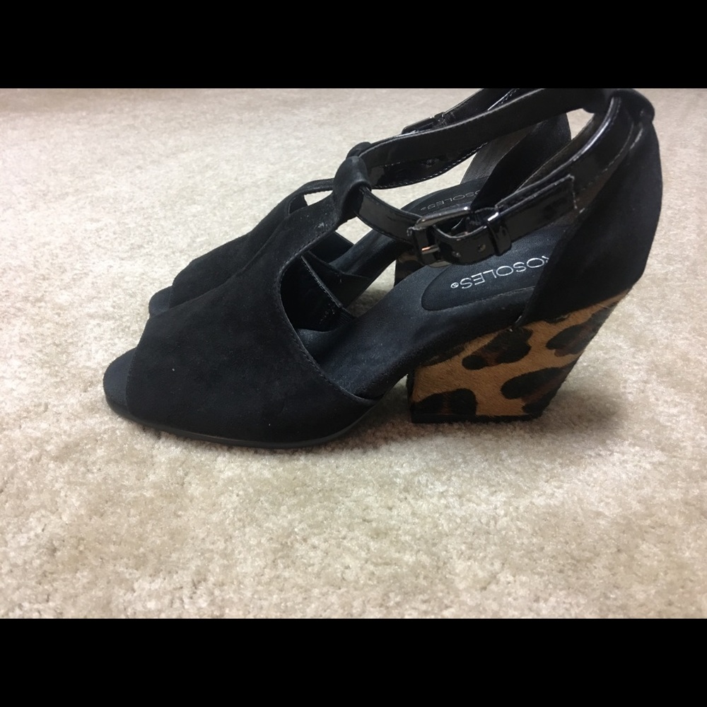 Black sandals with animal print heels Aerosoles